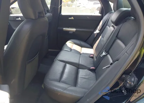 2011 Volvo S40 z USA, uszkodzony, nr VIN YV1672MS1B2546790